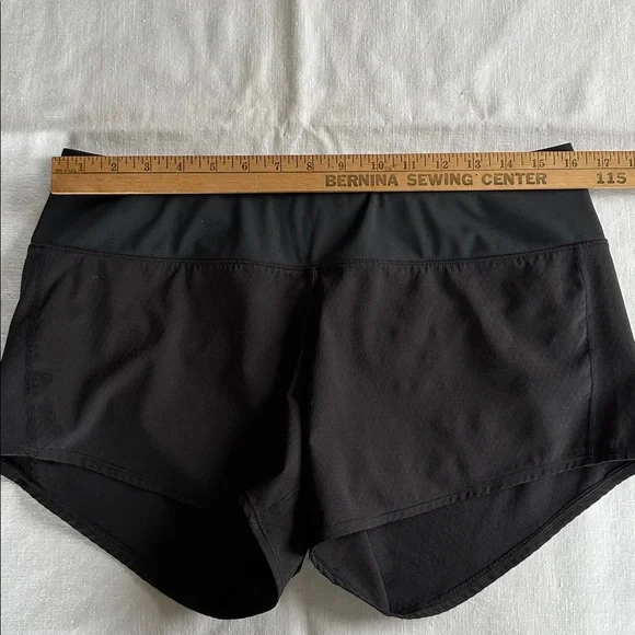 oiselle Roga Shorts Black 8 - Picture 5 of 8